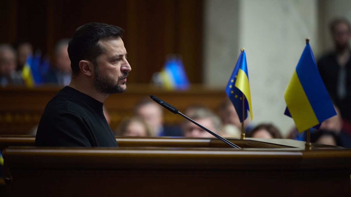 43 000 mrtvých, 370 000 zraněných. Zelenskyj zveřejnil vojenské ztráty