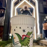 Na trzích opět funguje systém vratných kelímků. 