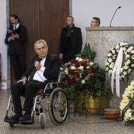 Na pohřbu dvojnásobné ministryně spravedlnosti, někdejší nejvyšší státní zástupkyně, poslankyně, advokátky a místopředsedkyně ČSSD promluvil jako smuteční řečník exprezident a její dlouholetý přítel Miloš Zeman.