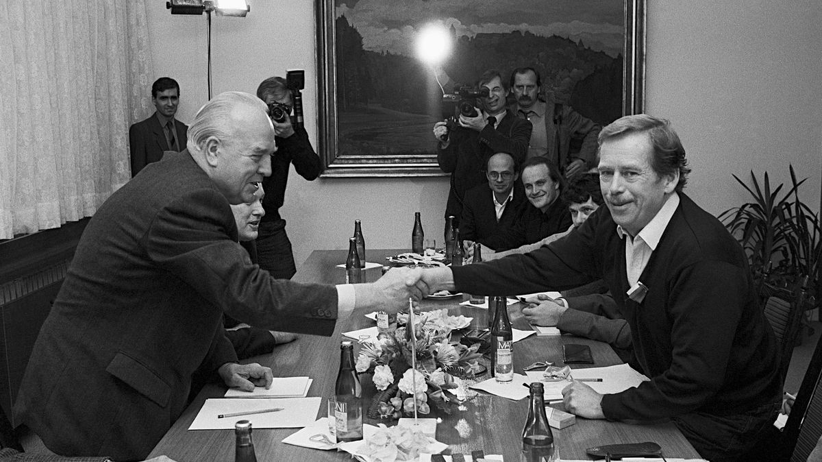 Havel, Jakeš nebo Pajerová. Znáte 10 hlavních osobností revolučního roku 1989?