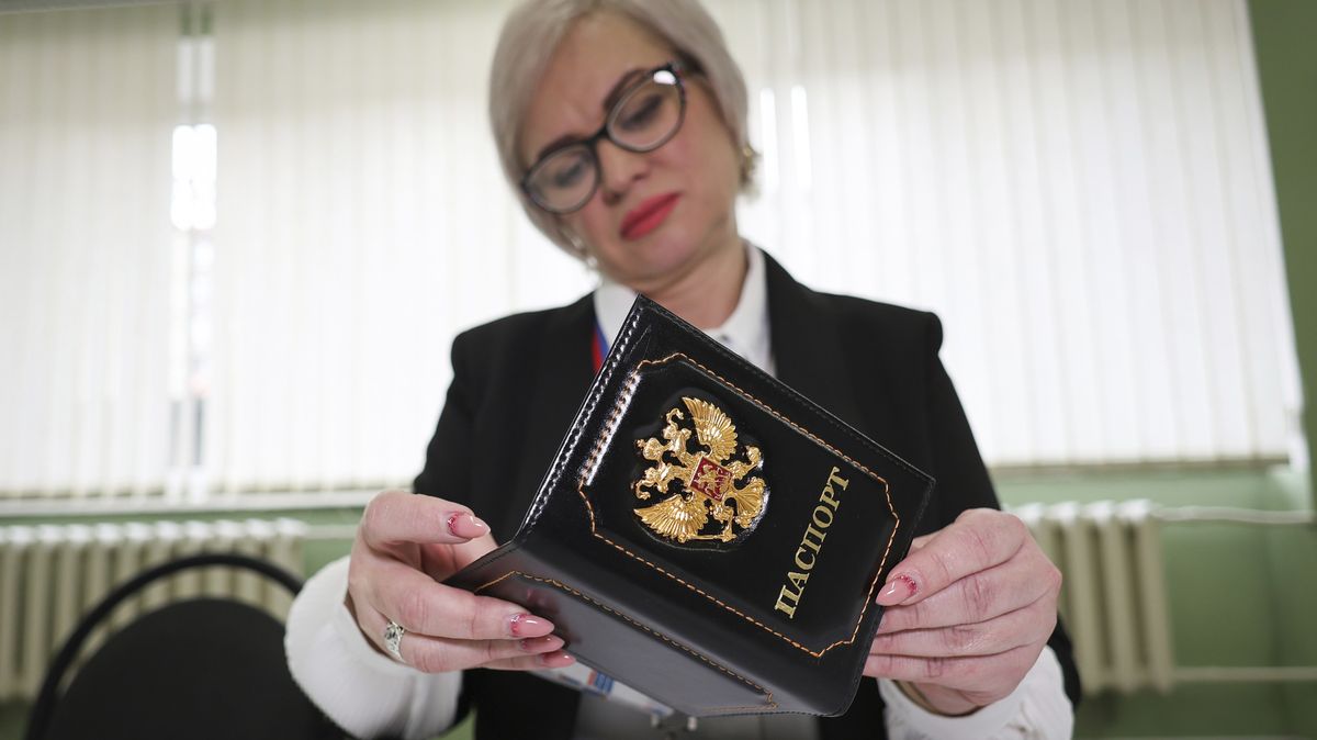 Z ruské okupační příručky: Jak se žije na zabraných územích Ukrajiny