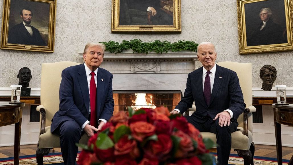 Biden se v Bílém domě sešel s Trumpem, Melania přijít odmítla