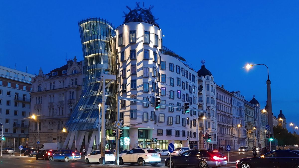 Tančící dům je symbol moderní Prahy, ale také ikona světové architektury