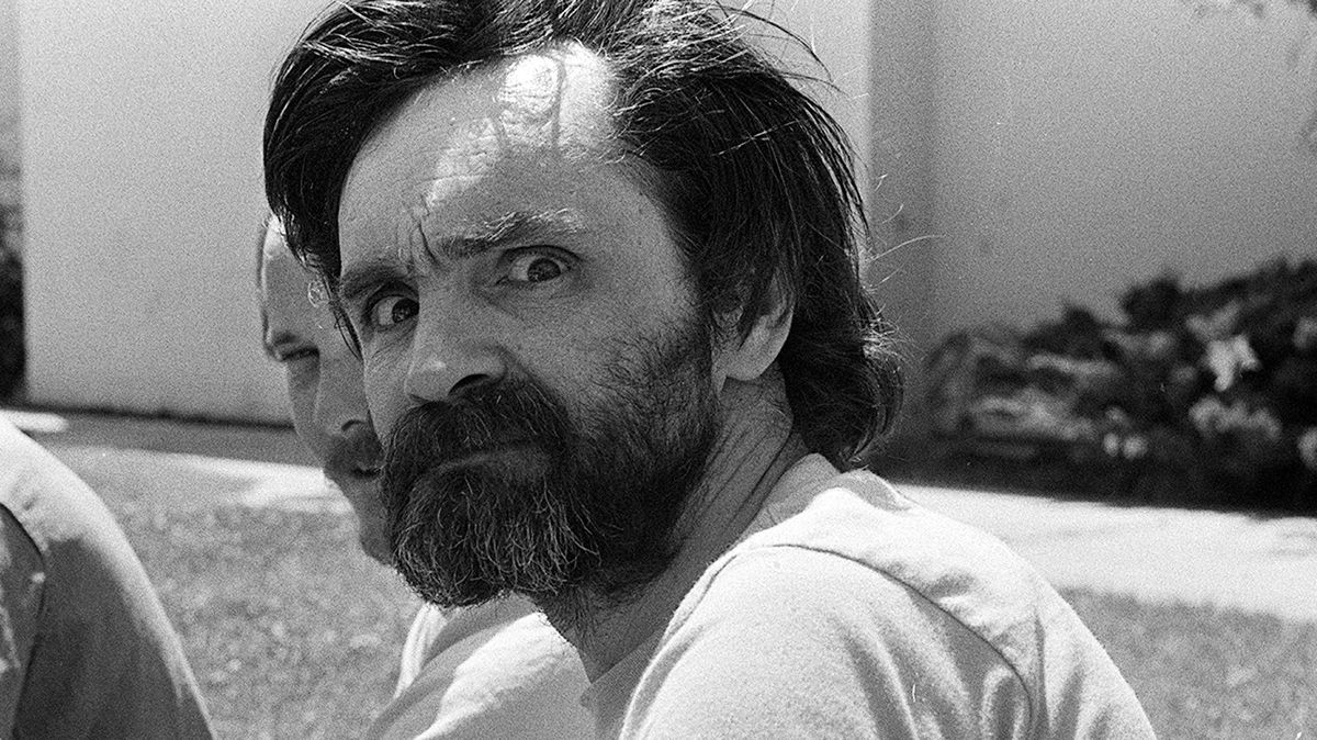 チャールズ・マンソン、未公開テープで他の殺人を自白