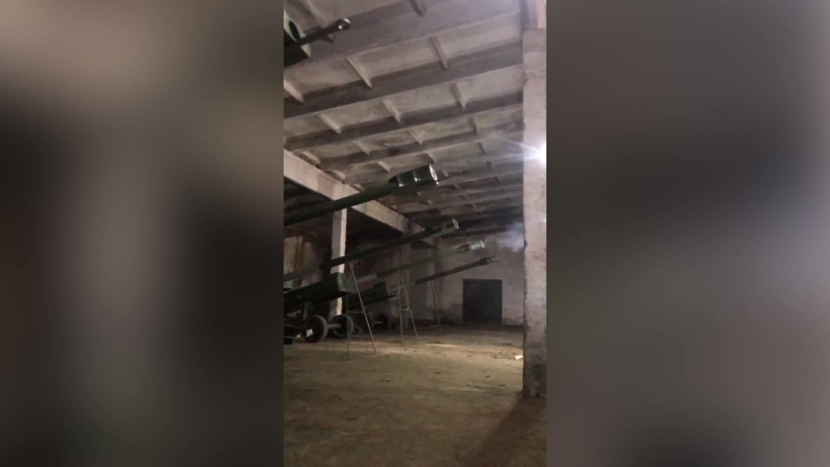 Video: Ukrajinci přišli s novými atrapami houfnic, matou jimi nepřítele
