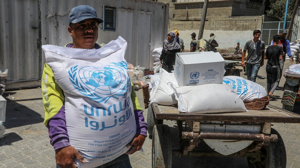 Izrael využíval zadržené pracovníky UNRWA jako živé štíty, tvrdí jejich šéf