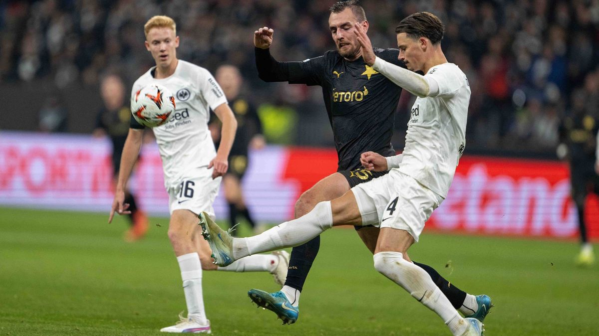 Slavia se Frankfurtu nezalekla, body z Německa ale neveze
