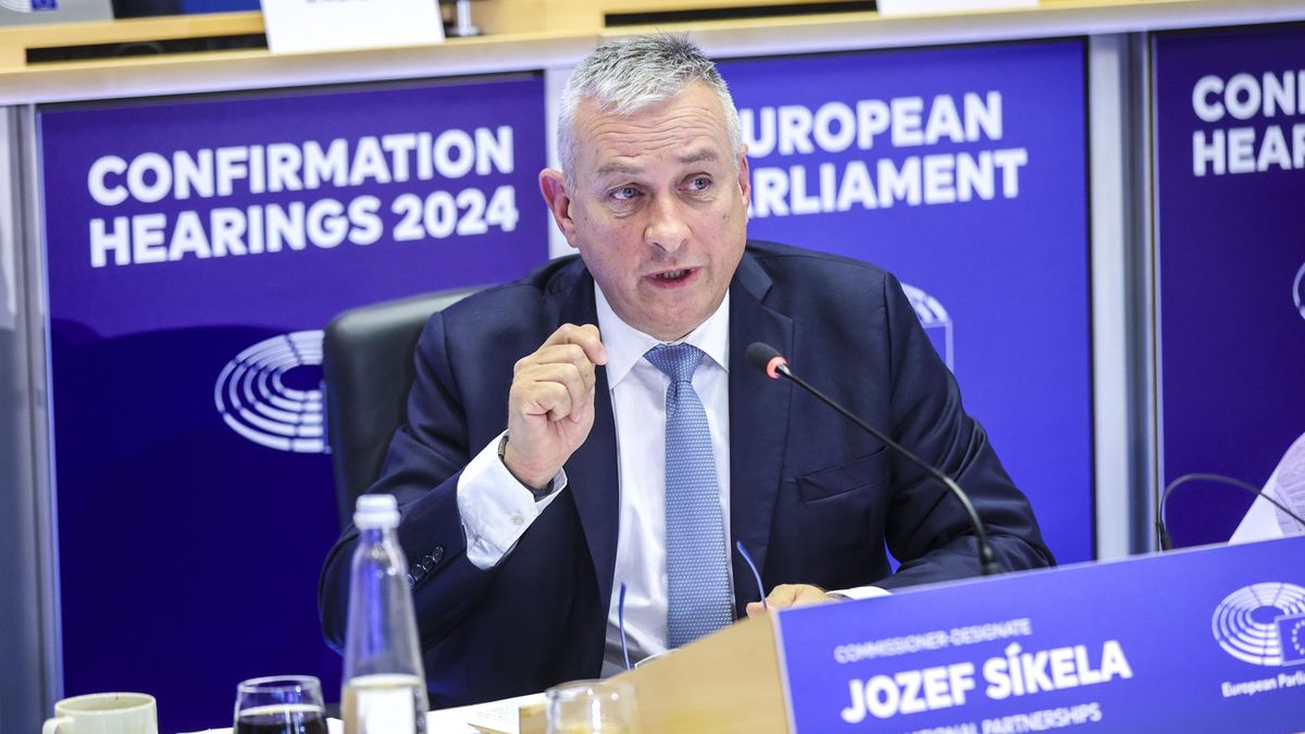 Síkela na cestách. Šance pro firmy, ale jen ty informované, stěžují si Češi