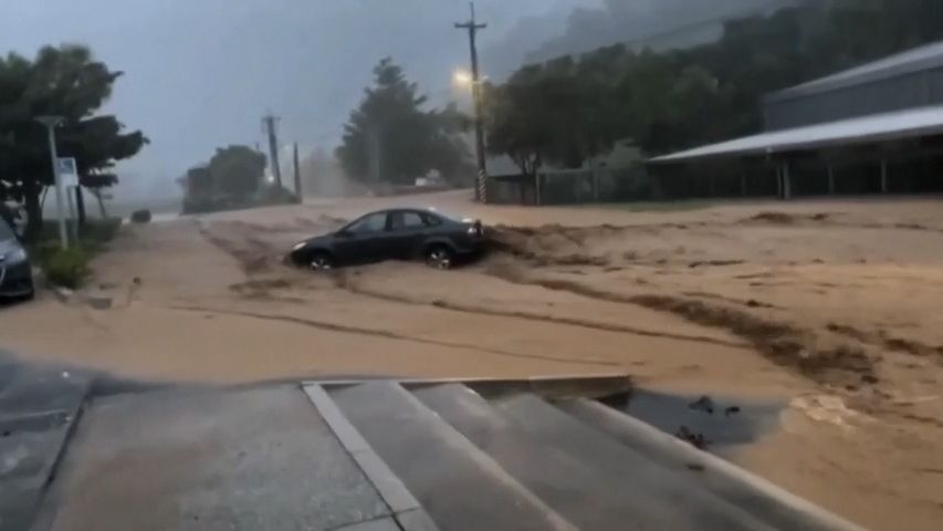 Video: Supertajfun Kong-rey pustošil Tchaj-wan, ulicemi se valila voda