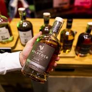  Historie whisky Gold Cock se začala psát v 70. letech minulého století v Těšeticích nedaleko Olomouce. Od roku 2013 patří pod palírnu Rudolf Jelínek. 