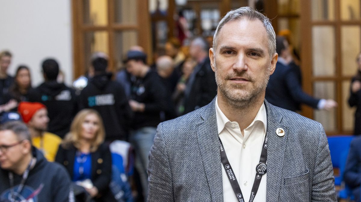 Nebudu se s každým objímat, říká nový předseda Pirátů