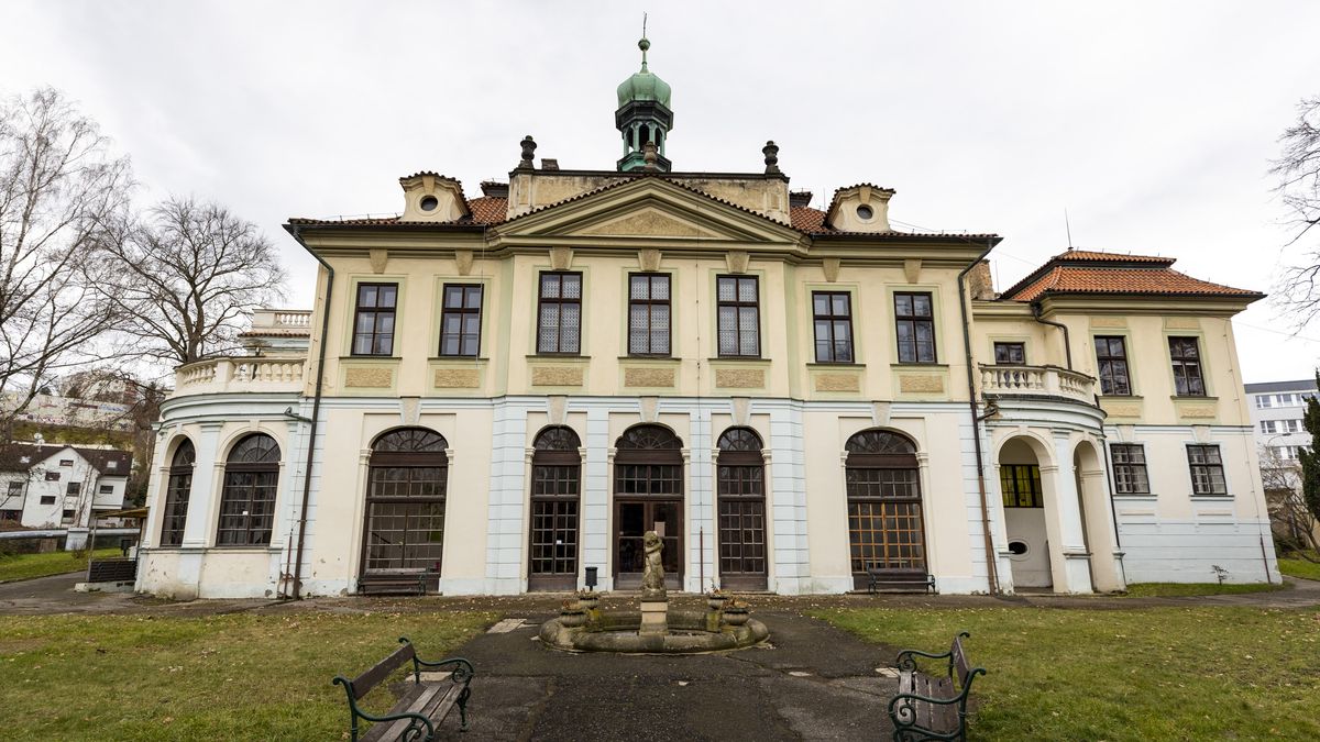 Fotky: Masaryk sem jezdíval za manželkou na koni. Veleslavín hledá majitele