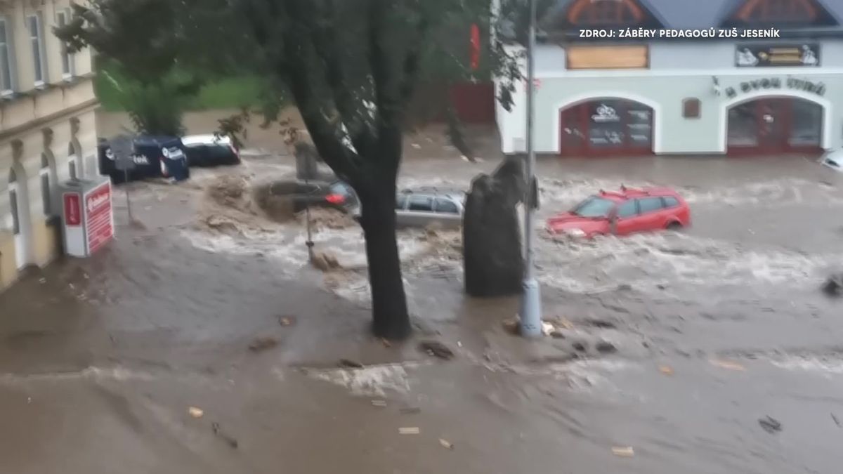 Jesenická ZUŠ potřebuje pomoct. Voda poničila učebny i historické nástroje