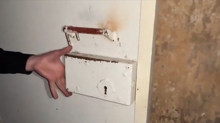 Mučení a žádné světlo. První osvobození vězni líčí Asadův teror