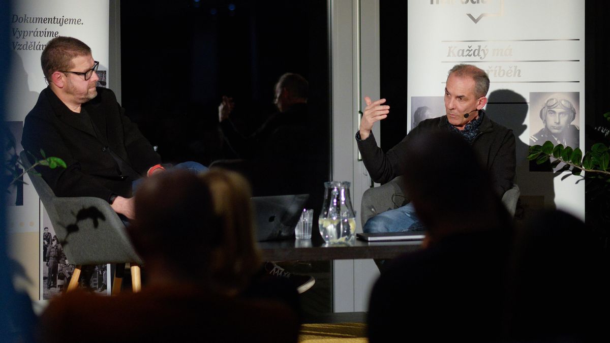 Dobrovský & Šídlo: Slavíme den, kdy se komunisti vzdali