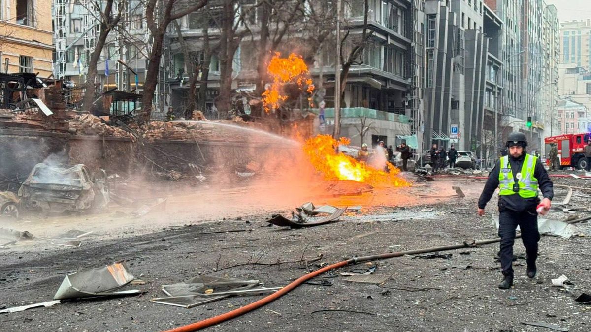 Čtyři mrtví a poškozená stanice metra. Rusové zaútočili na Kyjev