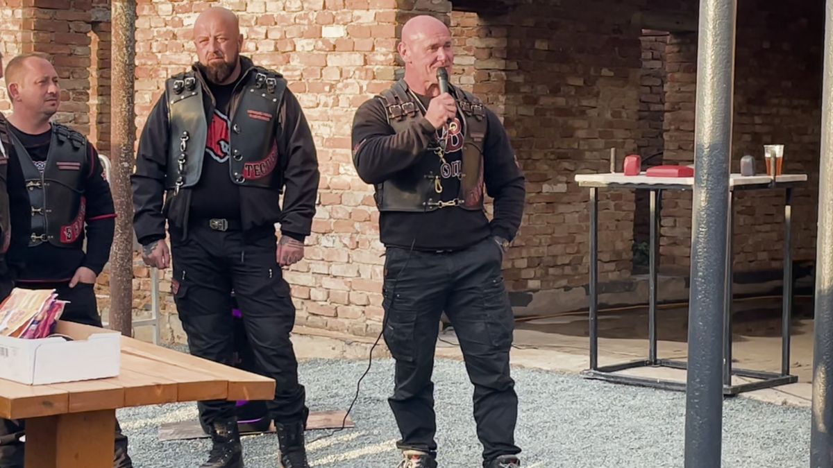 Z čeho žijí čeští Noční vlci. S reportéry do nitra proputinovského spolku