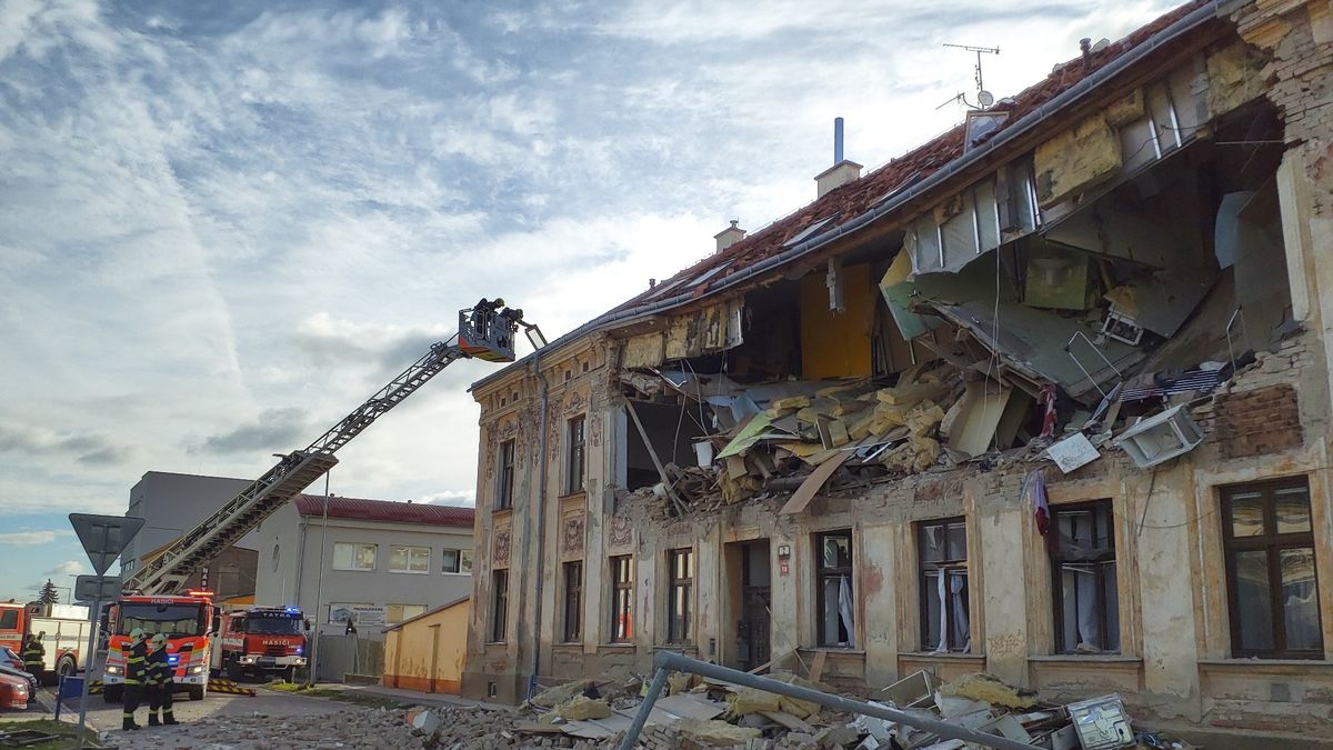 Video ukazuje rozsáhlou zkázu budovy po výbuchu ve Znojmě
