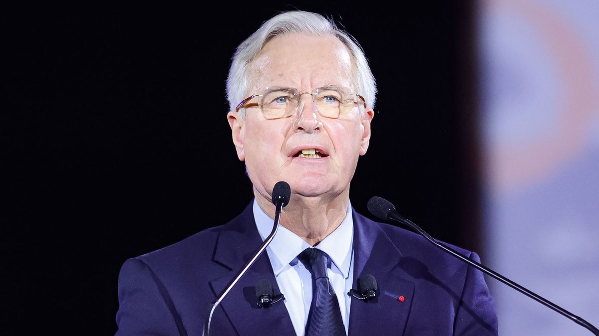 Francouzská vláda je dva měsíce od jmenování krůček od pádu