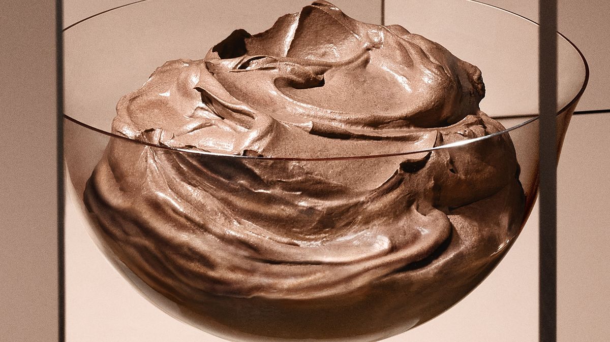 Jednoduchá a hřejivá. Barvou roku 2025 je Mocha Mousse s nádechem kávy a čokolády