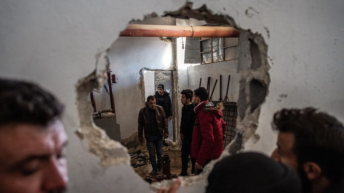 Příbuzného jí drželi v červené cele. Tu Asadovci barvili krví zabitých rebelů