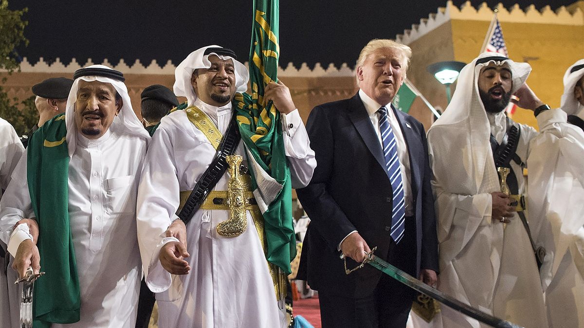 Trump chce po letech dokončit své mírové tažení, u Saúdů zřejmě narazí