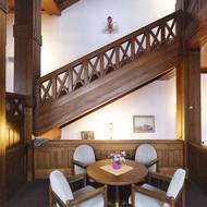 Tuto vilu, nazývanou Kramářova, vystavěla ve Vysokém nad Jizerou manželka Karla Kramáře, Naděžda Nikolajevna Kramářová.