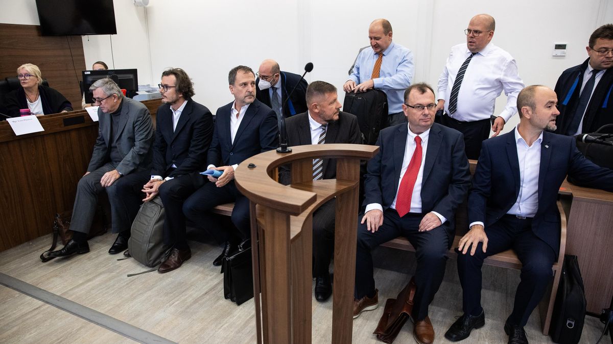V kauze padlého developera začal soud, obžalovaný je i realitní magnát