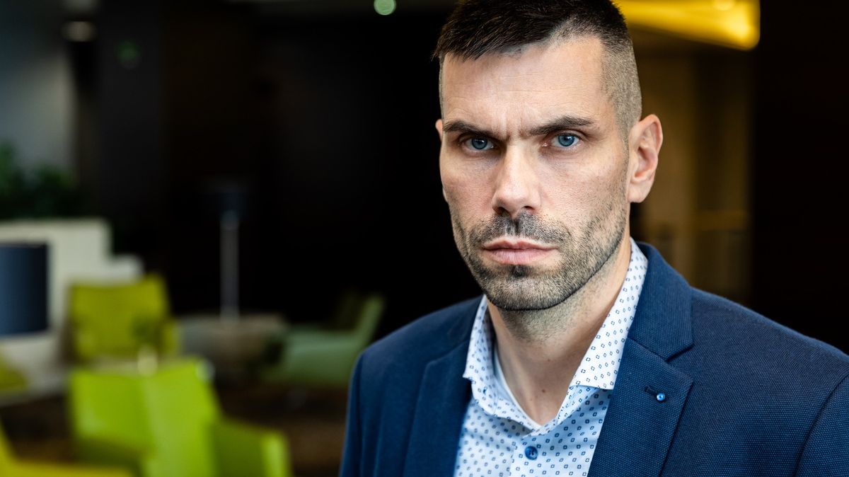 Dozoroval kauzu reportérky a „poškodil prokuraturu“. Nadřízený ho však chválí