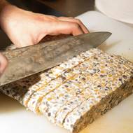 V bistru Kro si vyrábějí i domácí tempeh - javánský typ potraviny využívaný ve vegetariánské kuchyni jako náhražka masa.