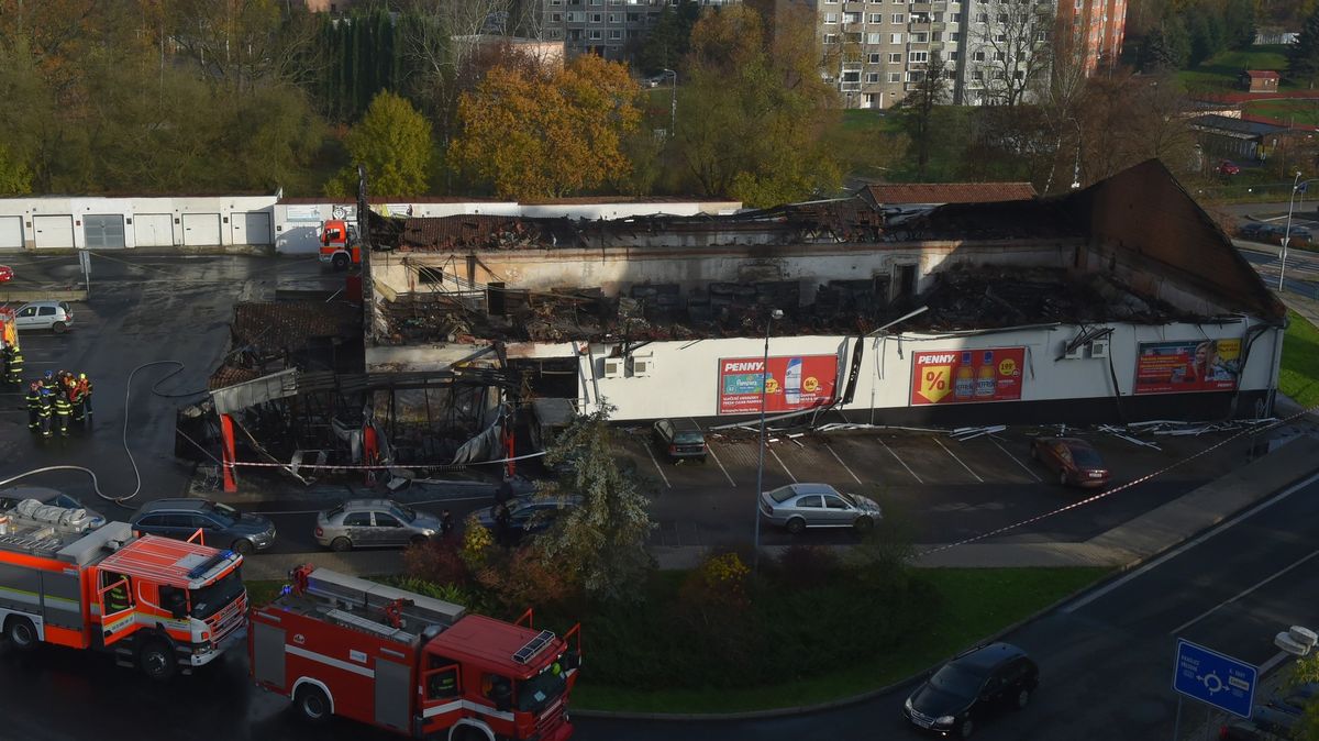 Za zapálení supermarketu v Chodově dostal mladík 30 měsíců podmíněně