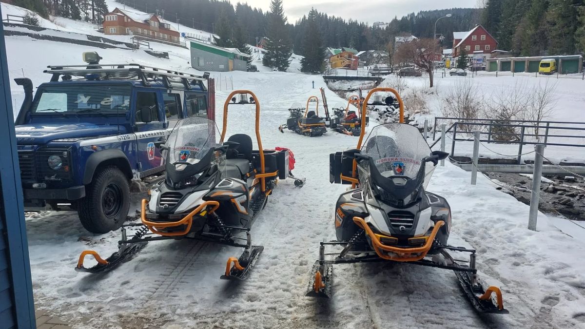 „Potkali jsme lidi v teplákách a v botaskách.“ Horská služba zachraňovala turisty