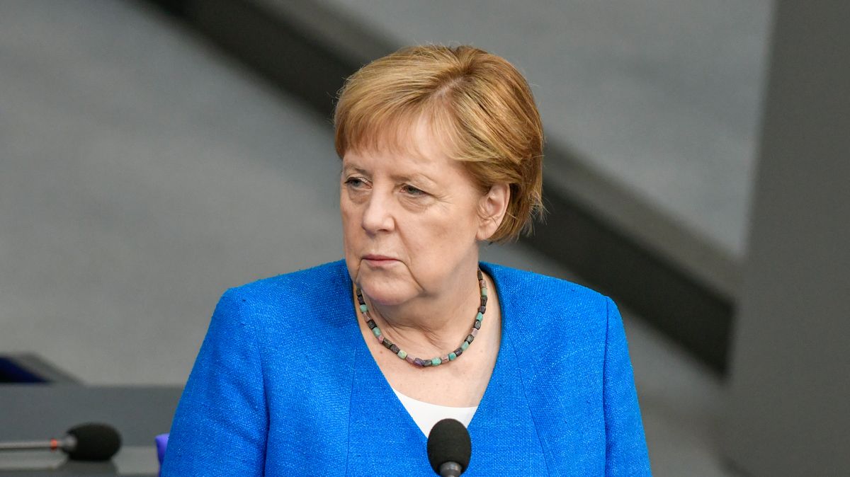 Merkelová vyzvala strany ke zmírnění debaty o migraci