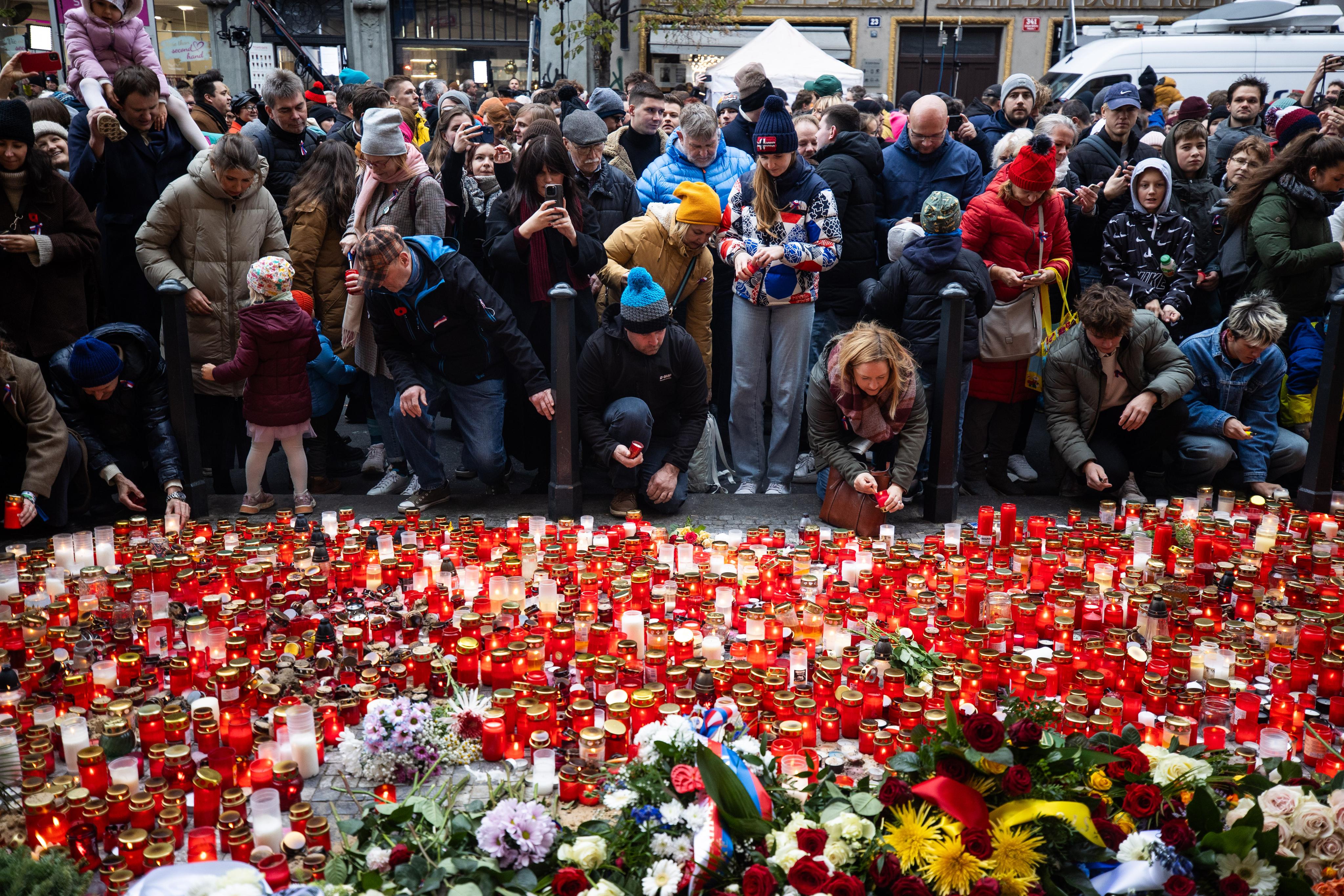 Mezi oslavou 17. listopadu a bojem o neziskovky: co je na stole