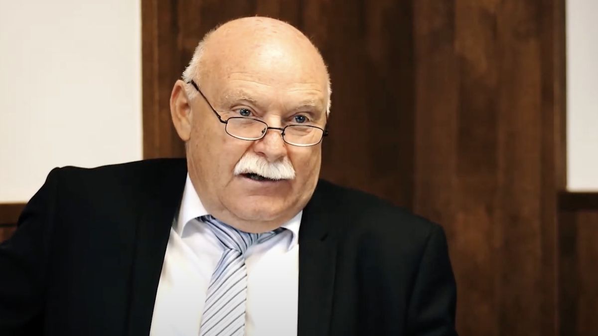 Injekce do krku a tělo ve vodě. Váženého advokáta soudí za objednání vraždy