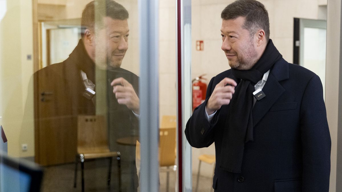 Okamura svolává lynč. Terčem je mladá Ukrajinka