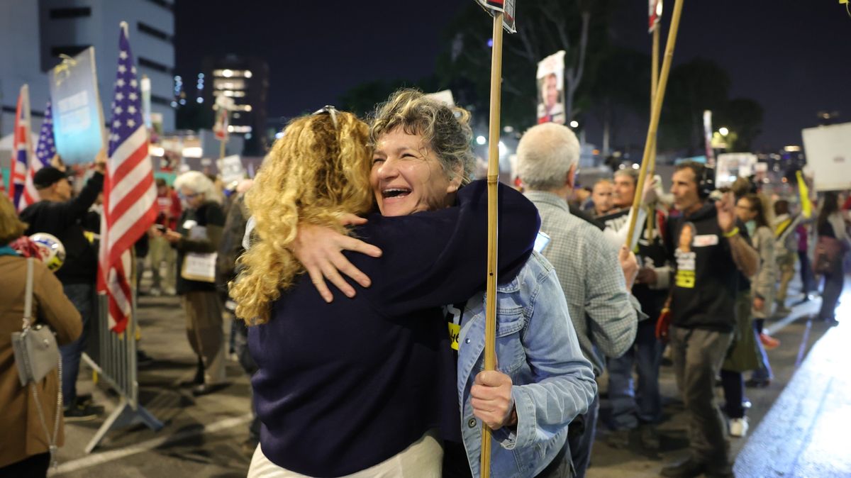 Emoce v ulicích: Izraelci i Palestinci slaví příměří