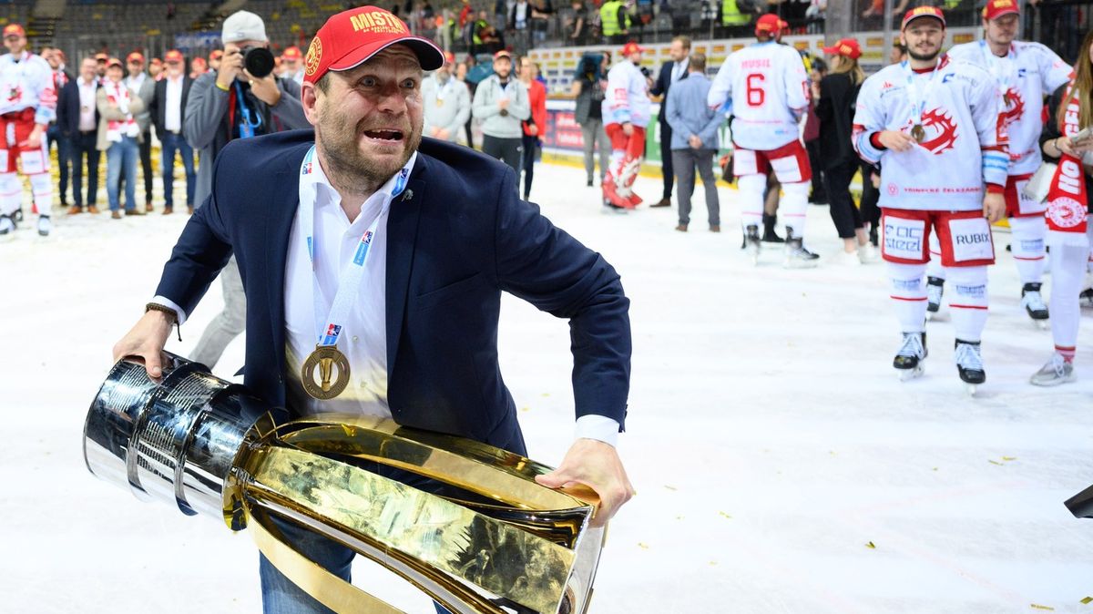 Varaďa a Hořava do práce. V extralize se rozjíždějí trenérské hvězdné války