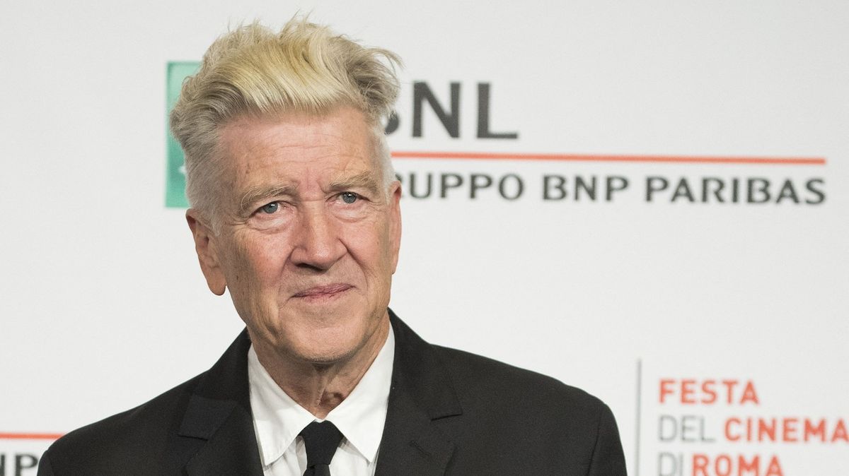 David Lynch byl králem postmoderny, s ním esteticky umírají i 90. léta