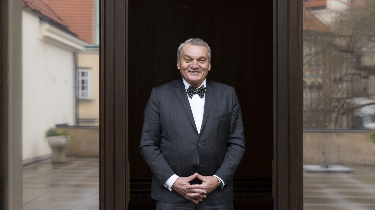 Moje stáří? Žertovné, říká Svoboda. V politice nekončí, Sněmovně se nebrání