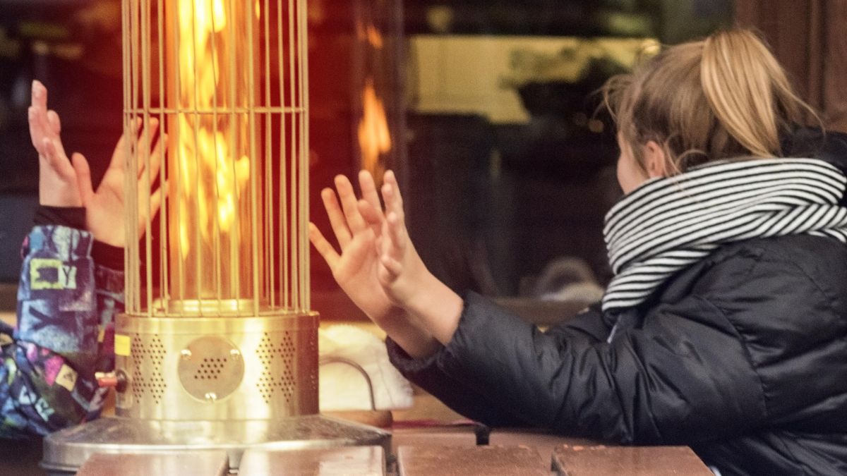 Mostecké memento. Kontroly hospod se dějí, hasiči ale mají na Česko jen 200 lidí