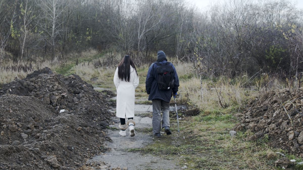 Oblečení, dcera a penzion. Muž bez domova popisuje, co udělal se 100 tisíci