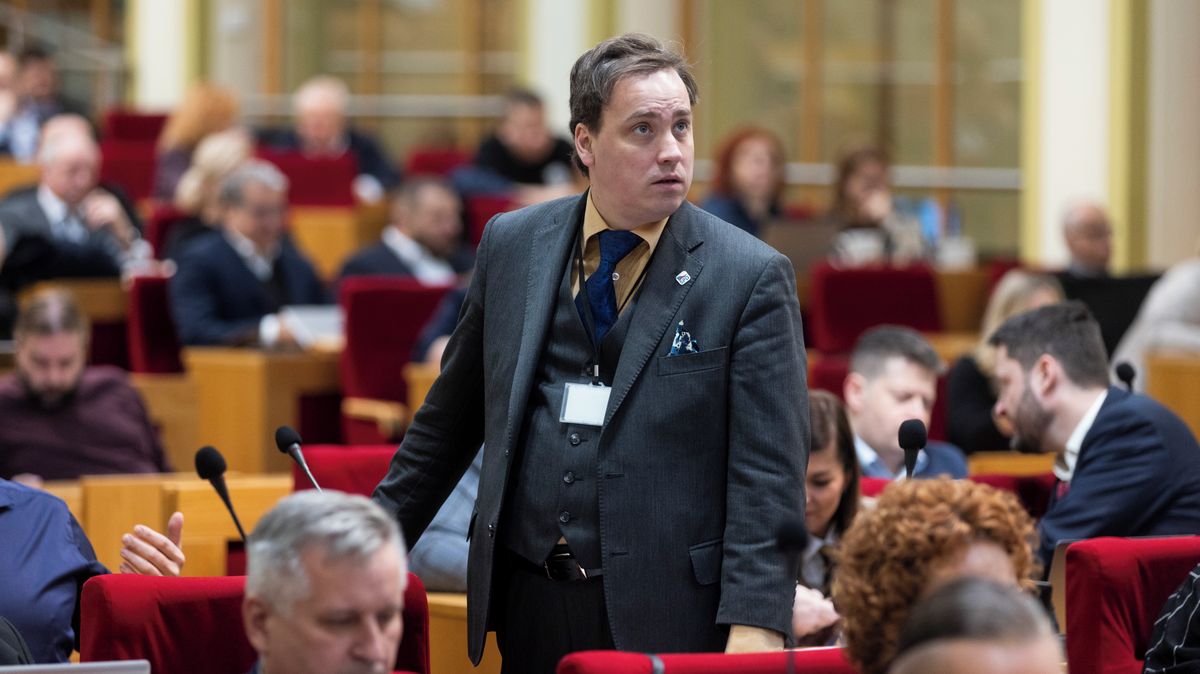 Šichtařovou nahradí blízký spolupracovník Duky. Inspiraci hledá v Maďarsku