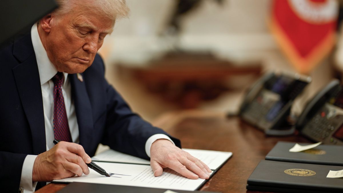 トランプはイスラエルへの爆弾の配達に青信号を与え、バイデンは以前それを止めた