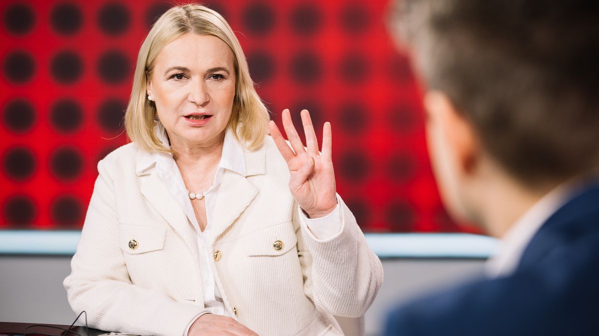 Černochová: Drony pro Ukrajinu je třeba prošetřit. Chráním tím i sebe