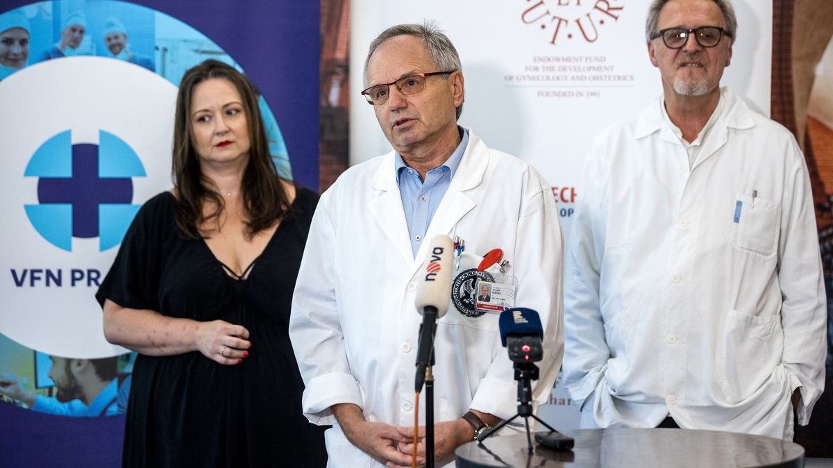 Známý porodník zveřejnil fotky nahých pacientek. Nemocnice zasáhla