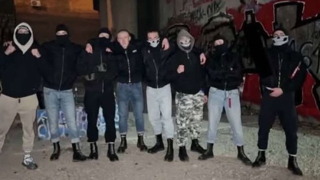 Maskovaní útočníci napadají lidi v Bratislavě. Videa zveřejňovali na sítích