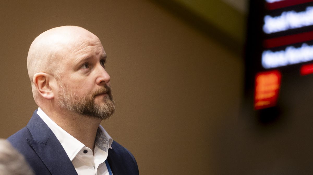 Primátor Svoboda chce odvolat ředitele magistrátu. Žádá o to Rakušana