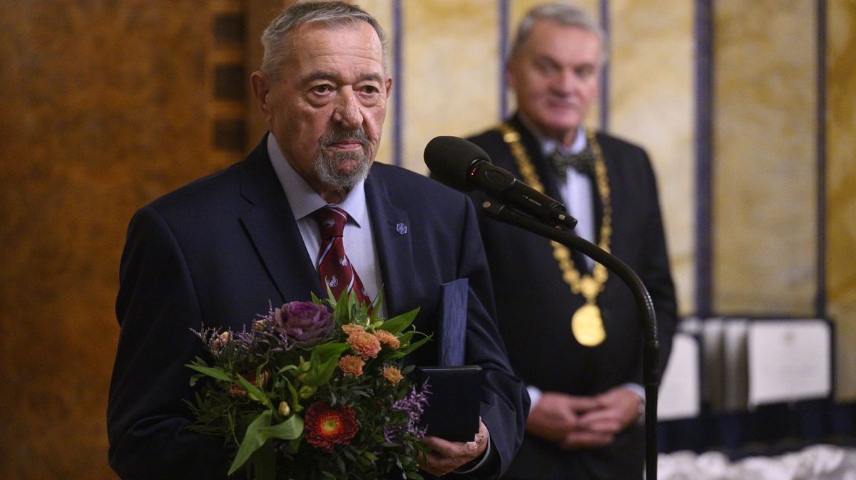 Zemřel historik František Šmahel, odborník na husitství a reformace