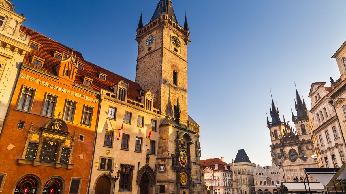 Pražský orloj a Staroměstská radnice: Slavné památky s pohnutým příběhem